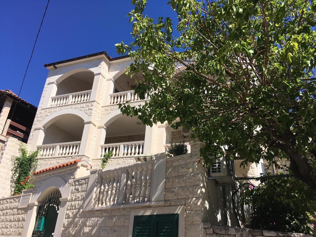 Mira Apartment Bol